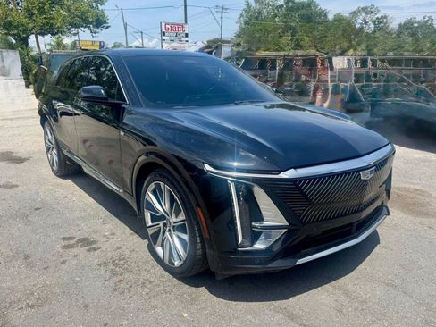 Used 2023 Cadillac Lyriq 2WD image 10