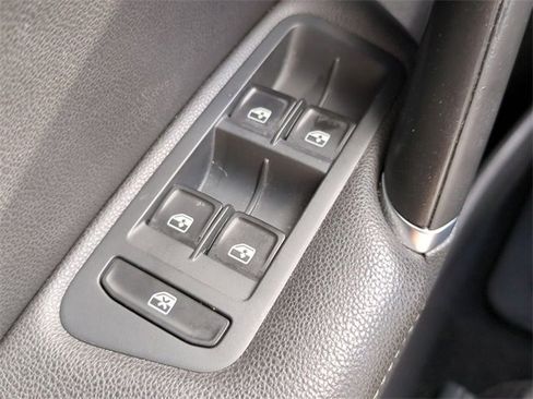 Used 2016 Volkswagen Golf Limited Edition image 30