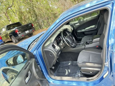 Used 2020 Dodge Charger SXT RWD image 10