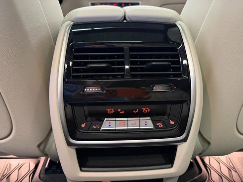 Used 2024 BMW X7 xDrive40i w/ Executive Package image 15