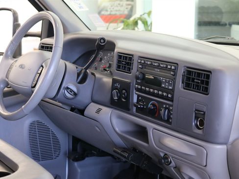 Used 2001 Ford F350 Lariat image 79