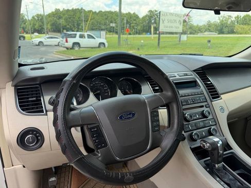 Used 2010 Ford Taurus SE FWD image 5