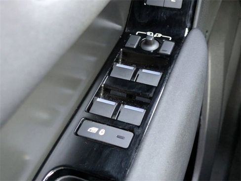 Used 2025 Land Rover Range Rover Velar Dynamic SE image 27