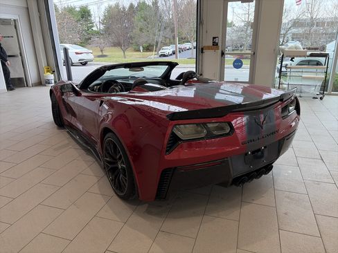 Used 2015 Chevrolet Corvette Z06 w/ 3LZ Preferred Equipment Group image 6