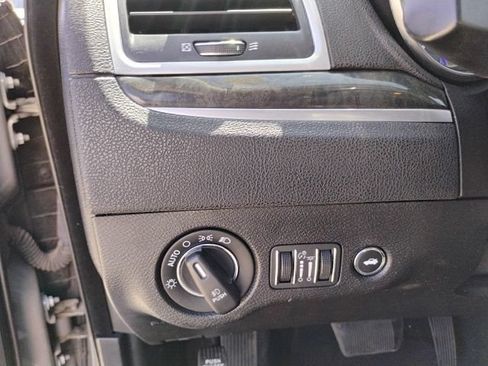 Used 2019 Chrysler 300 Limited w/ Safetytec Plus Group RWD image 19