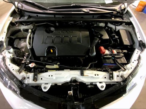 Used 2017 Toyota Corolla LE image 31