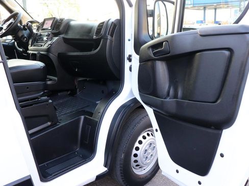 Used 2025 RAM ProMaster 2500 w/ Convenience Group image 15