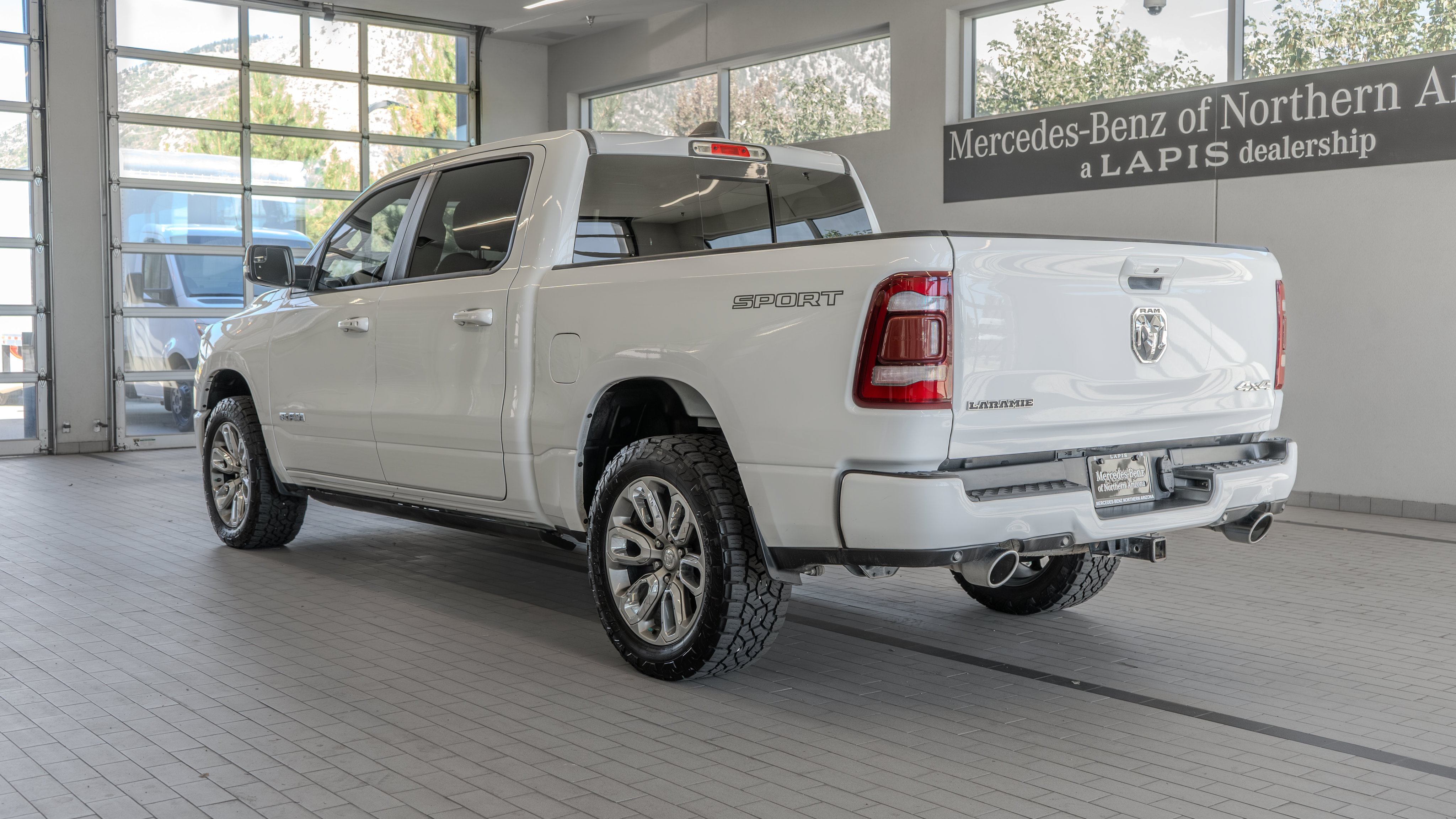 Used 2023 RAM 1500 Laramie AWD/4WD image 13