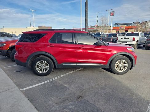 Used 2021 Ford Explorer XLT image 4
