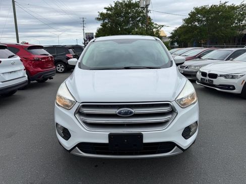 Used 2017 Ford Escape SE FWD image 2