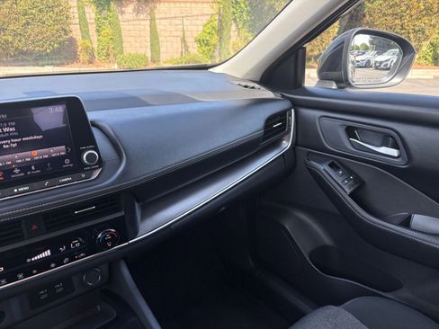Used 2025 Nissan Rogue SV FWD image 37