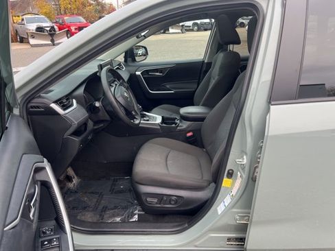 Used 2021 Toyota RAV4 XLE w/ Convenience Package image 25