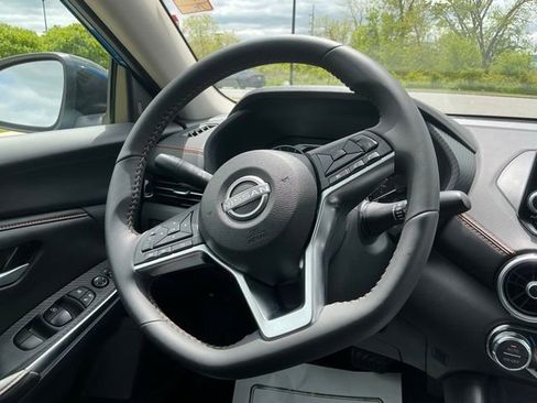 Used 2025 Nissan Sentra SR FWD image 21