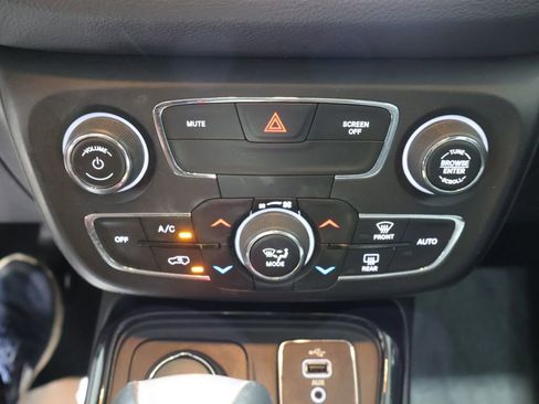 Used 2018 Jeep Compass Limited AWD/4WD image 31