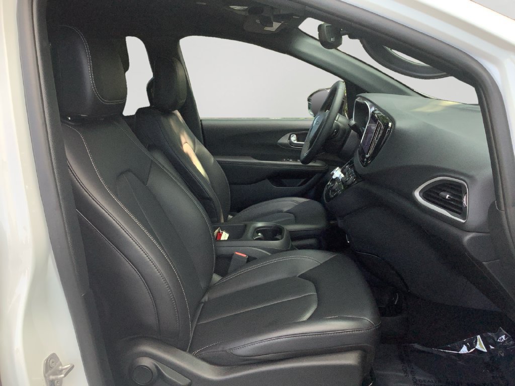 Used 2025 Chrysler Pacifica Select FWD image 27