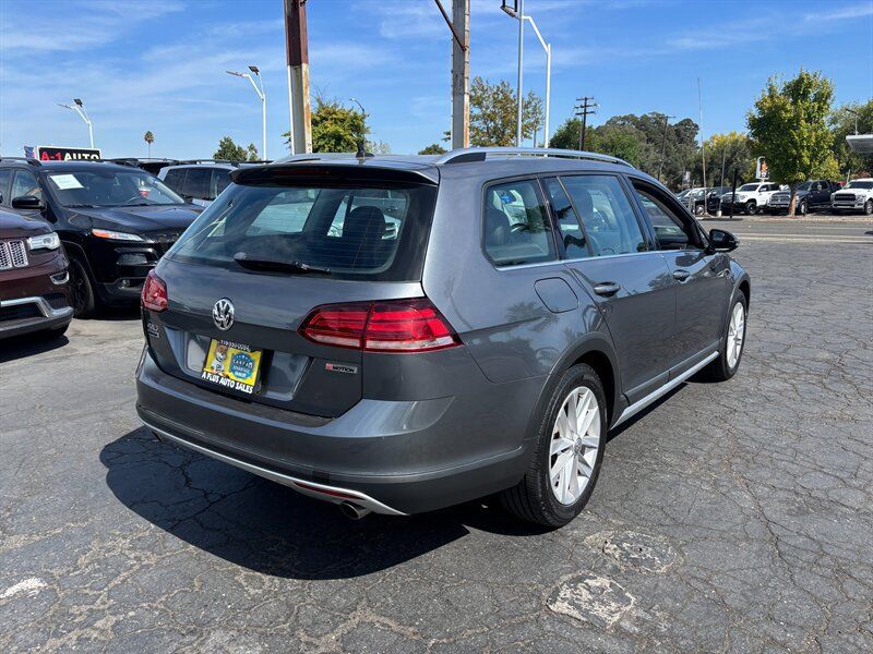 Used 2019 Volkswagen Golf Alltrack S AWD/4WD image 4