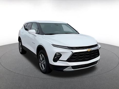 Used 2026 Chevrolet Blazer LT FWD image 3