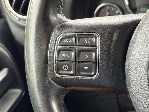 Used 2018 Jeep Wrangler Unlimited Rubicon w/ Connectivity Group image 27