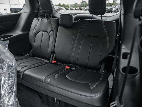 New 2026 Chrysler Voyager LX image 31