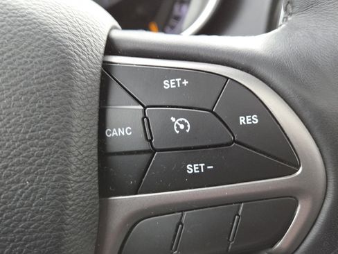 Used 2019 Jeep Grand Cherokee Altitude image 8