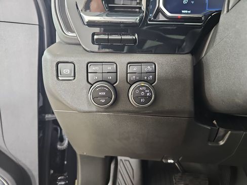 Used 2024 Chevrolet Silverado 2500 High Country w/ Technology Package AWD/4WD image 31