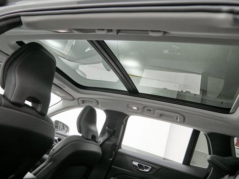 New 2026 Volvo V60 B5 Cross Country Ultra w/ Climate Package image 22