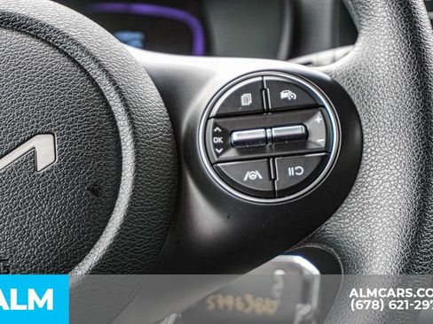 Used 2025 Kia Soul LX w/ LX Technology Package FWD image 30