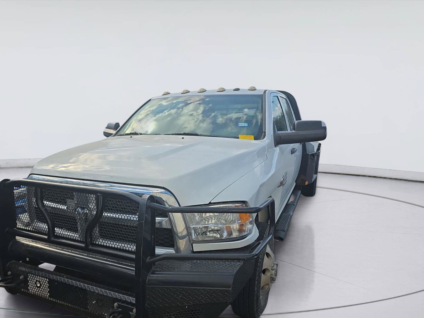 Used 2018 RAM 3500 Tradesman w/ Chrome Appearance Group AWD/4WD image 2