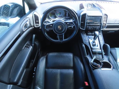 Used 2016 Porsche Cayenne S AWD/4WD image 5