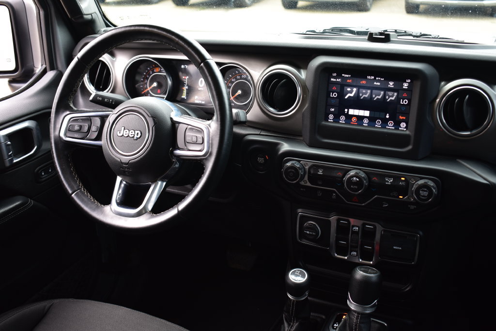 Used 2020 Jeep Wrangler Unlimited Sahara AWD/4WD image 31