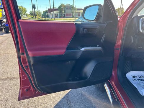 Used 2017 Toyota Tacoma SR5 image 17