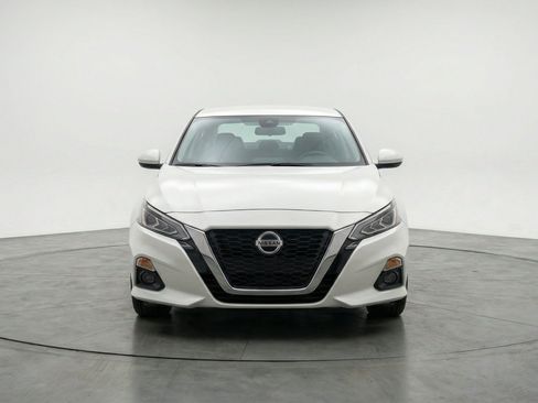 Used 2025 Nissan Altima 2.5 SV FWD image 2