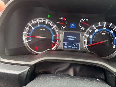 Used 2018 Toyota 4Runner TRD Off-Road Premium AWD/4WD image 10
