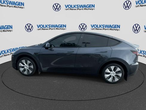 Used 2024 Tesla Model Y Long Range AWD/4WD image 5