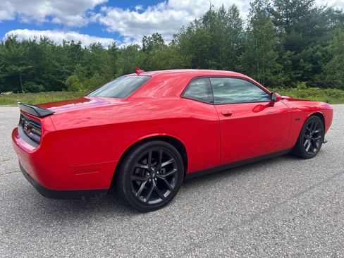 Used 2023 Dodge Challenger R/T RWD image 5