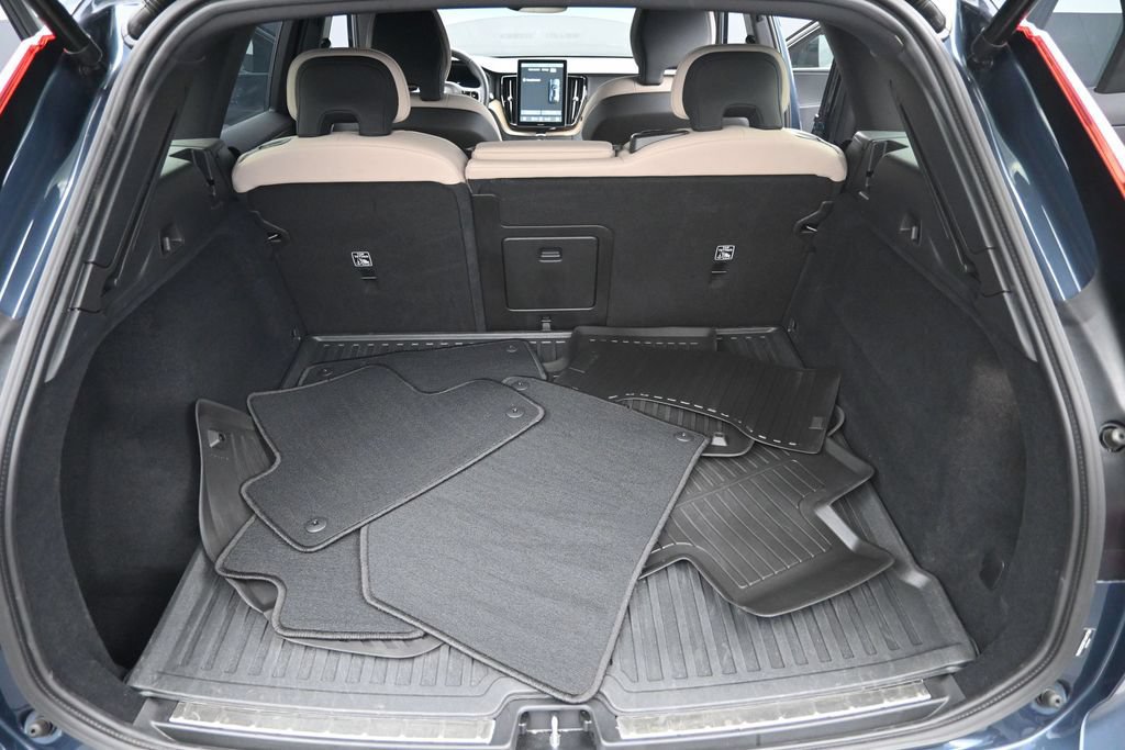 Certified 2026 Volvo XC60 B5 Plus AWD/4WD image 18