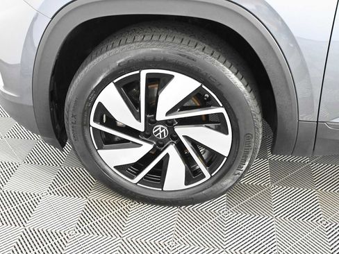 Certified 2024 Volkswagen Atlas SE FWD image 28