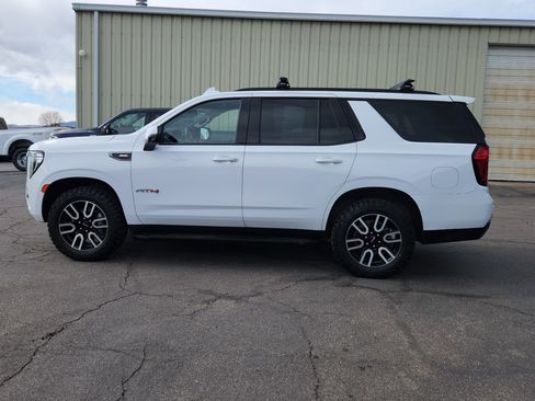 Used 2023 GMC Yukon AT4 w/ Technology Package image 9