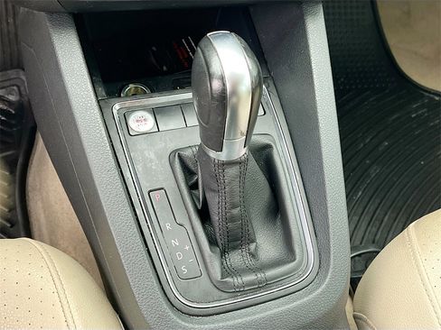 Used 2016 Volkswagen Jetta SE image 16