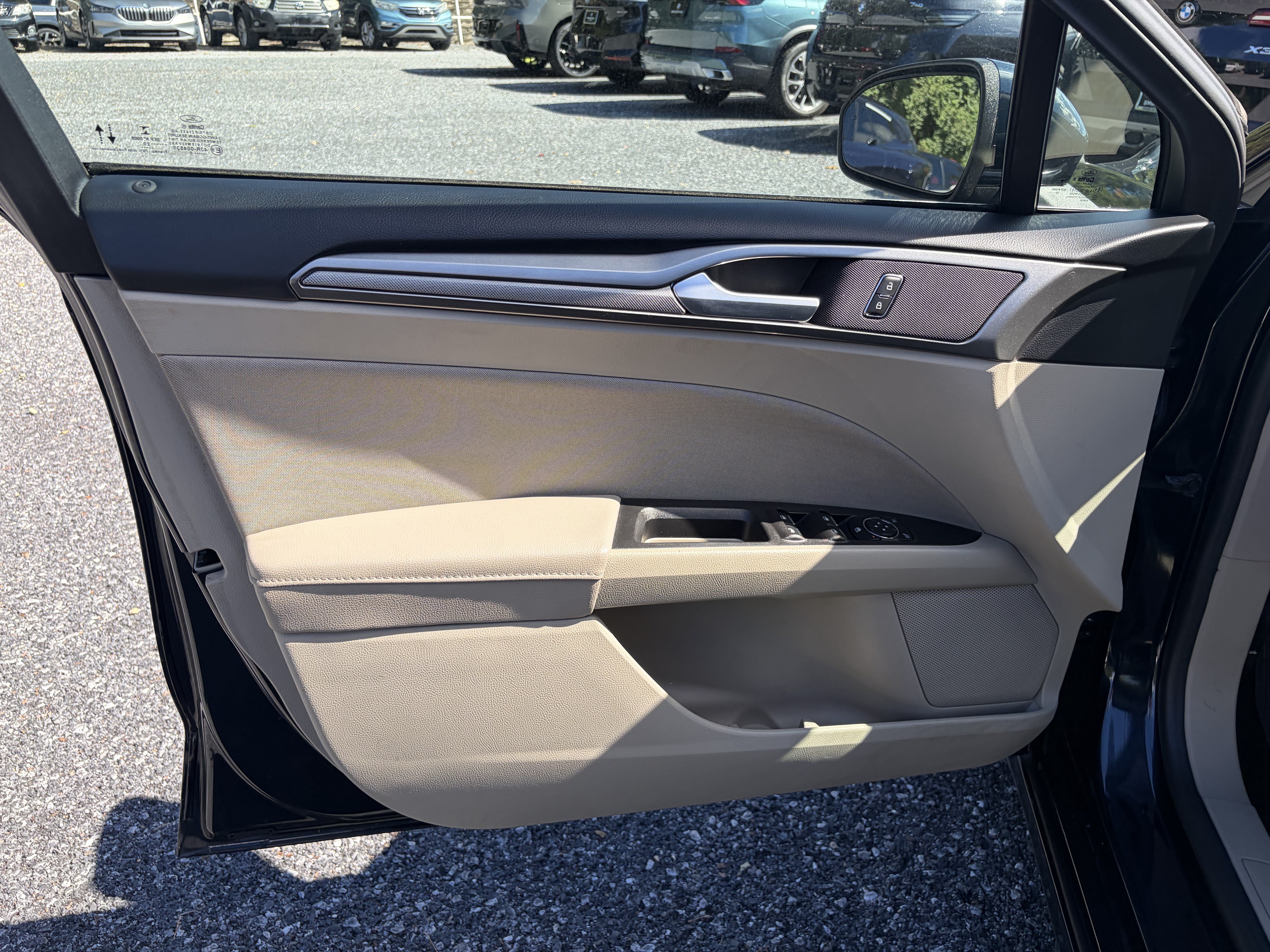 Used 2020 Ford Fusion SE FWD image 9