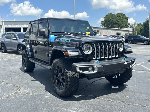Used 2023 Jeep Wrangler Unlimited Sahara AWD/4WD image 2