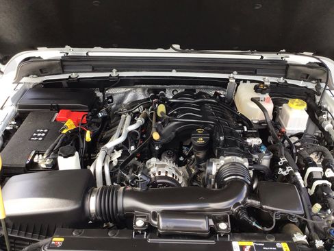 Used 2024 Jeep Gladiator Mojave AWD/4WD image 28