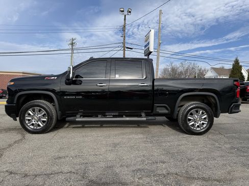 Used 2025 Chevrolet Silverado 2500 LTZ w/ Z71 Chrome Sport Edition image 4