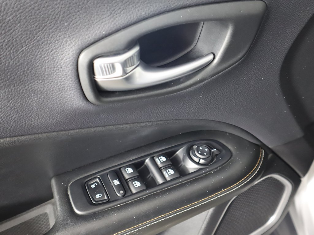 Used 2018 Jeep Compass Latitude AWD/4WD image 28