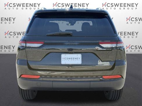 New 2025 Jeep Grand Cherokee Altitude image 4