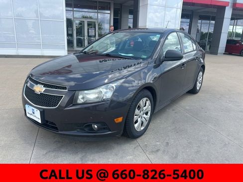 Used 2014 Chevrolet Cruze LS FWD image 2