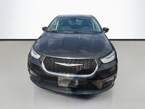 Used 2023 Chrysler Pacifica Touring-L FWD image 2