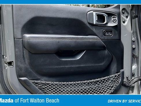 Used 2020 Jeep Gladiator Overland w/ LED Lighting Group AWD/4WD image 17
