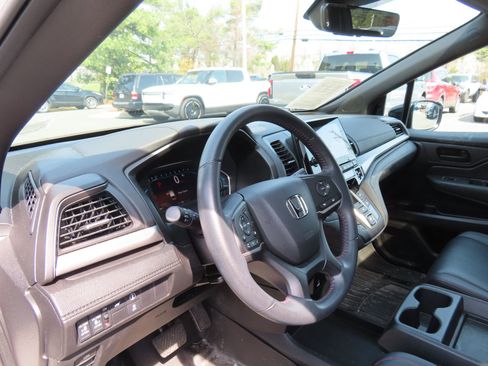 Used 2023 Honda Odyssey Sport image 14