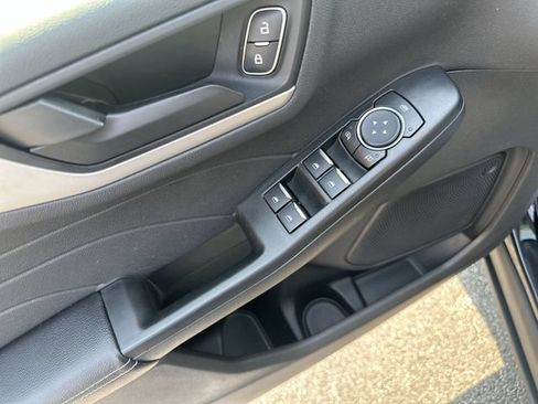 Used 2022 Ford Escape SE w/ SE Sport Appearance Package AWD/4WD image 17